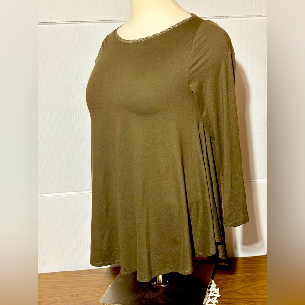 Lane Bryant ladies flowy shirt 18/20 sage green embroidered lace at neck 28” L
